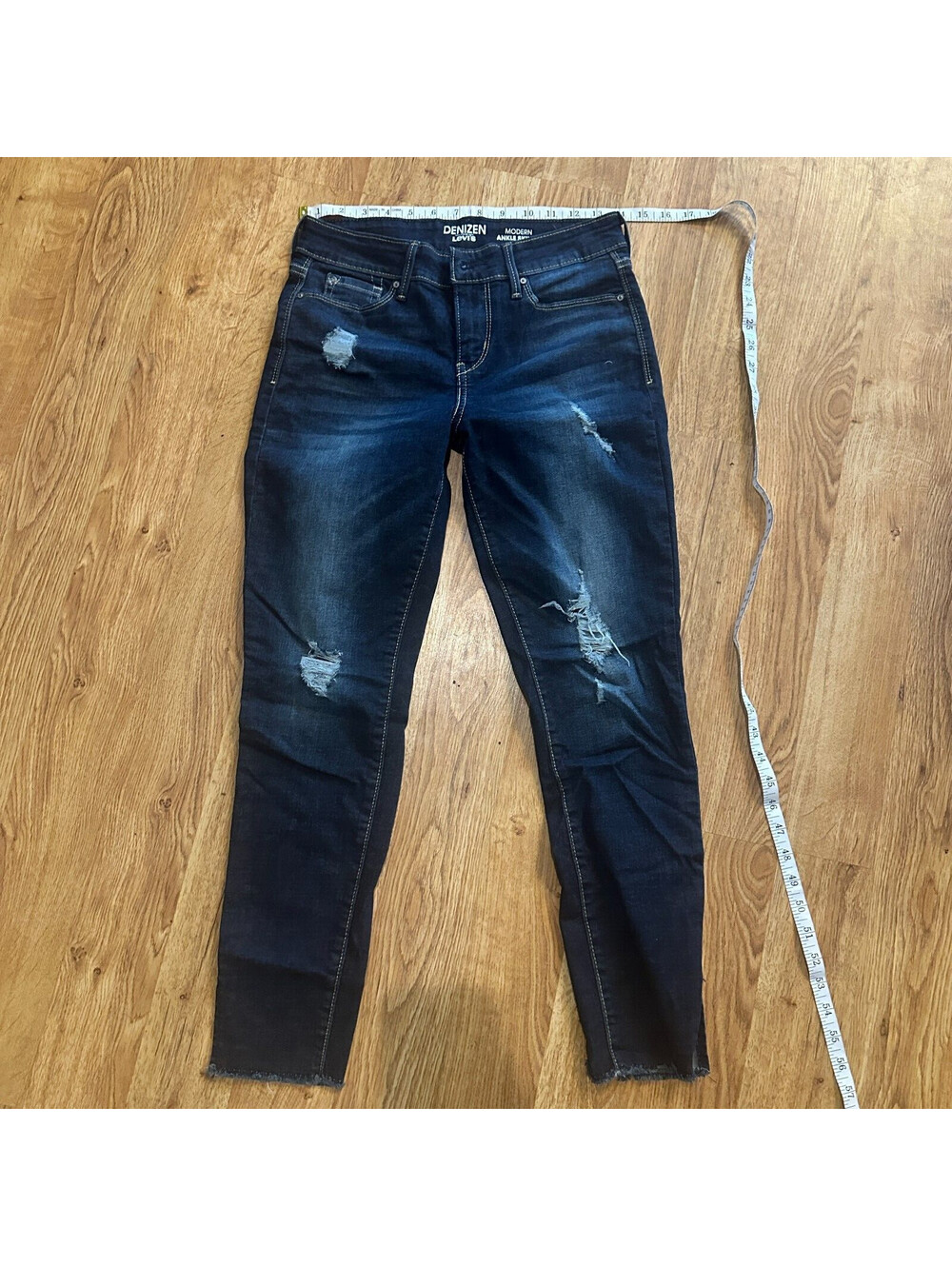 Denizen Levis Womens jeans size 2 W 26 Modern Ankle skinny, distressed front
